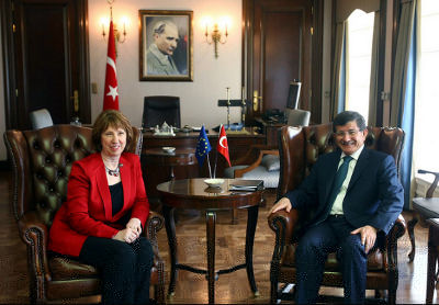 Catherine Ashton insta a Erdogan a aplicar prácticas democráticas más elevadas